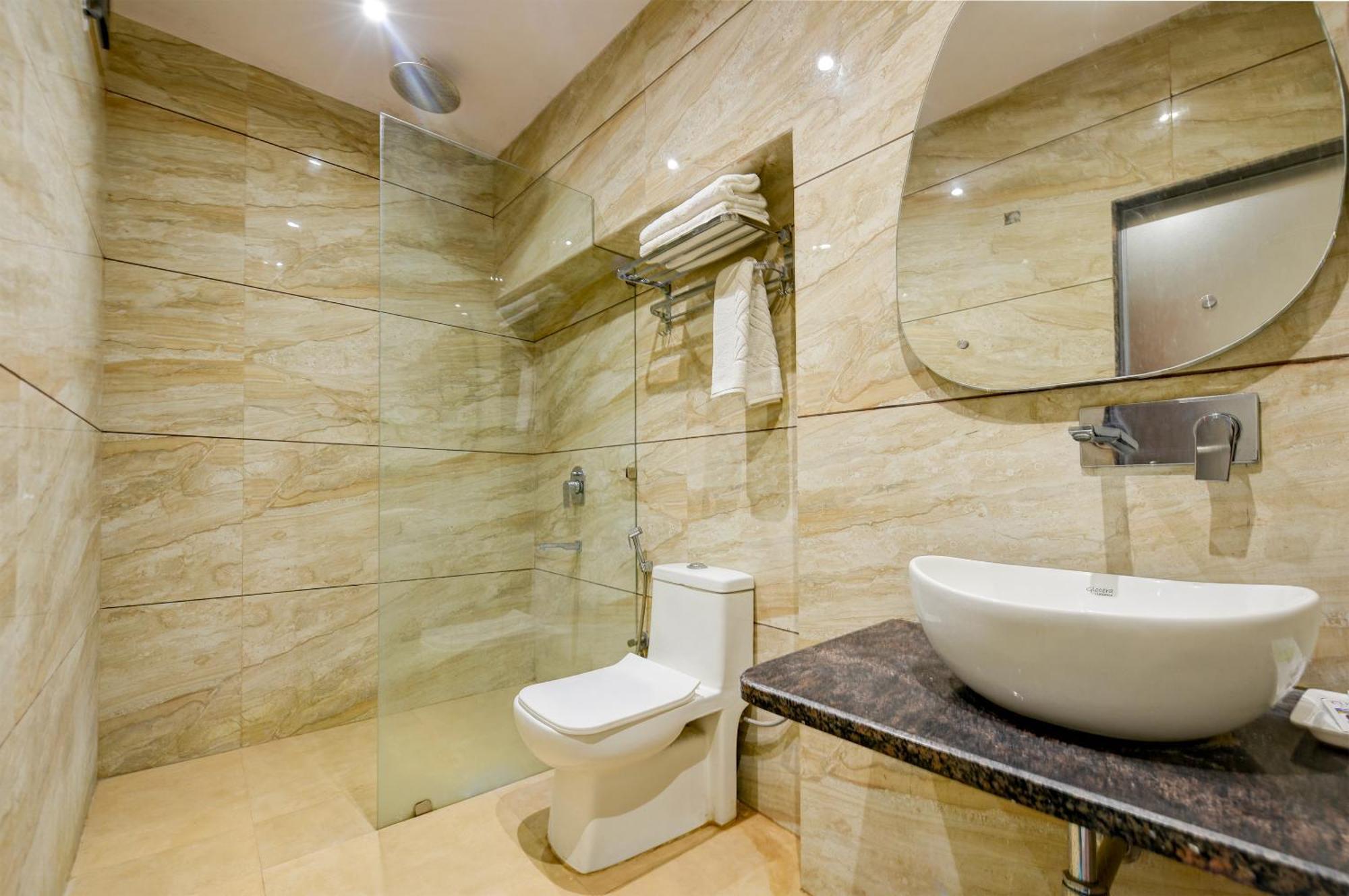 The Pearl Plaza In Centre - Near Railway Station 4*