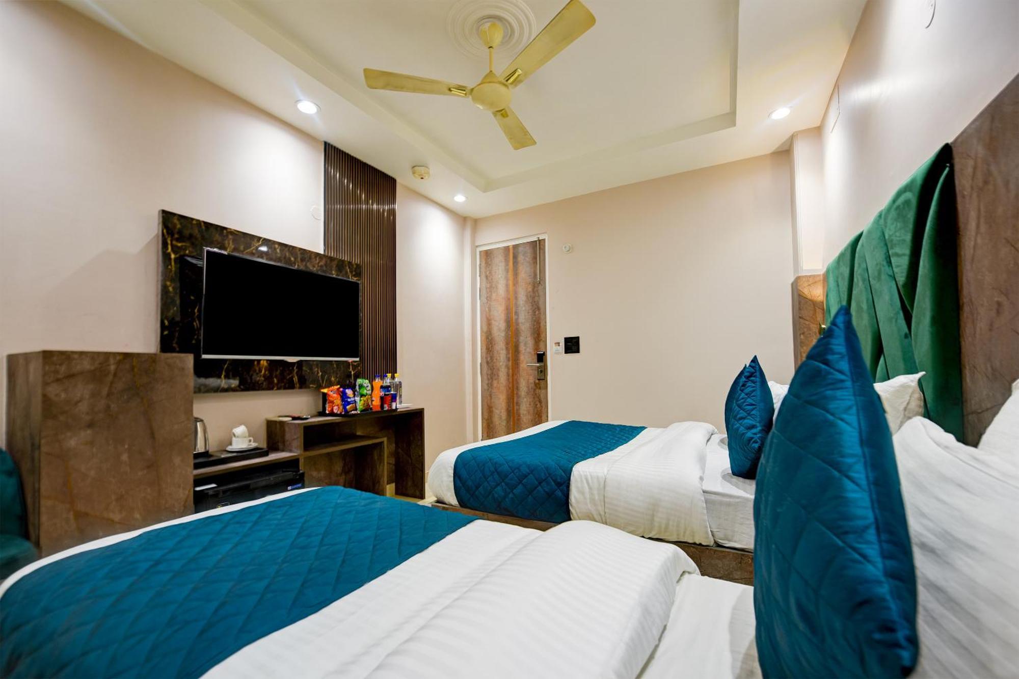 The Pearl Plaza In Centre - Near Railway Station 4*