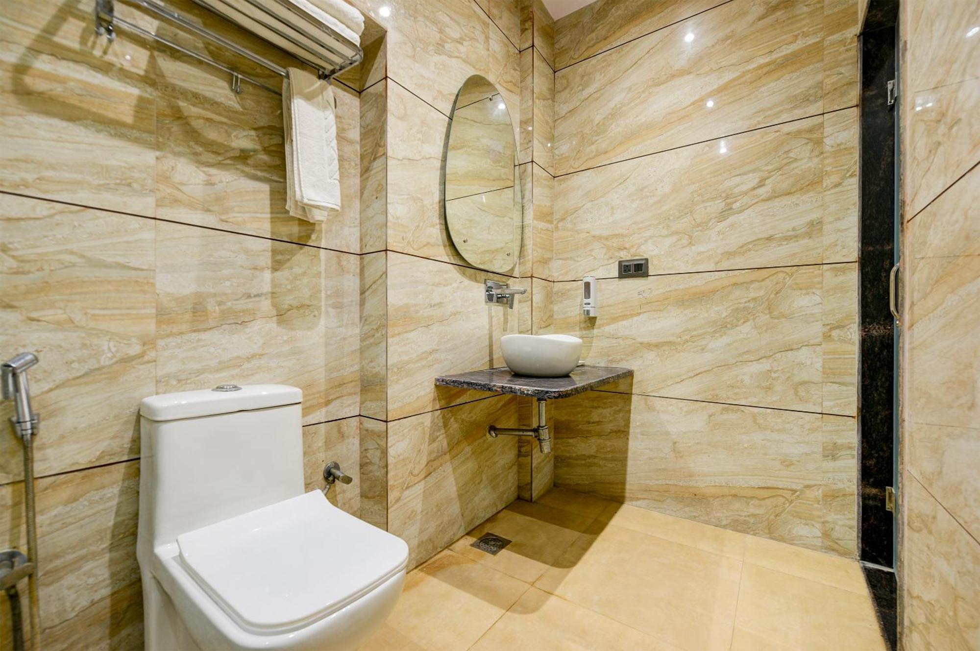 Hotel The Pearl Plaza In Centre - Near Railway Station New Delhi