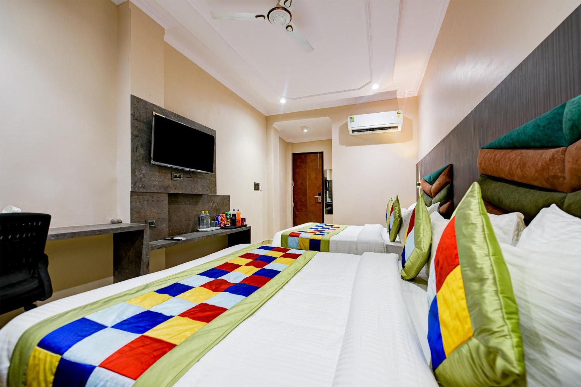 Hotel The Pearl Plaza In Centre - Near Railway Station